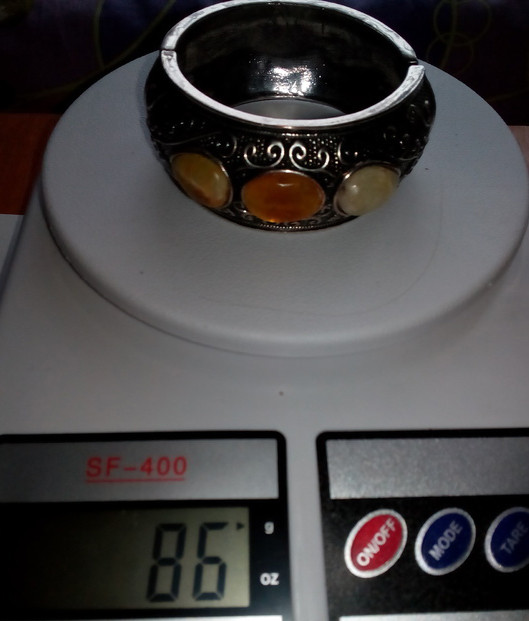 1573138889_braslet-s-naturalnym